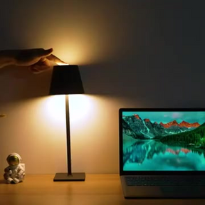 Luminária Touch Viena – Estilo, Versatilidade e Tecnologia em uma Só Peça